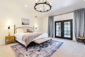 5 makuuhuonetta, työpöytä, vauvan matkasänky, ilmainen Wi-Fi