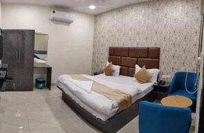 Executive Double Room | Free WiFi, bed sheets