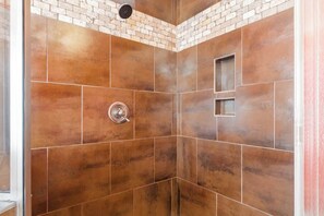 Combined shower/tub