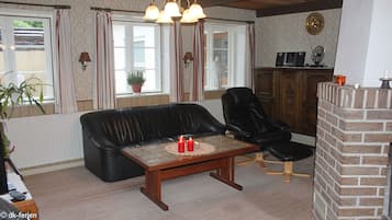 Fernseher, Kamin, DVD-Player