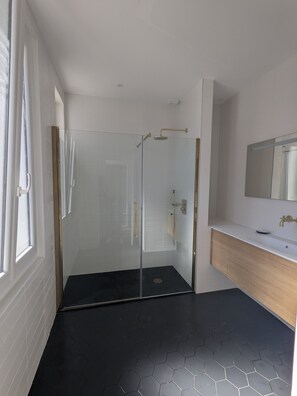 Een douche, een haardroger