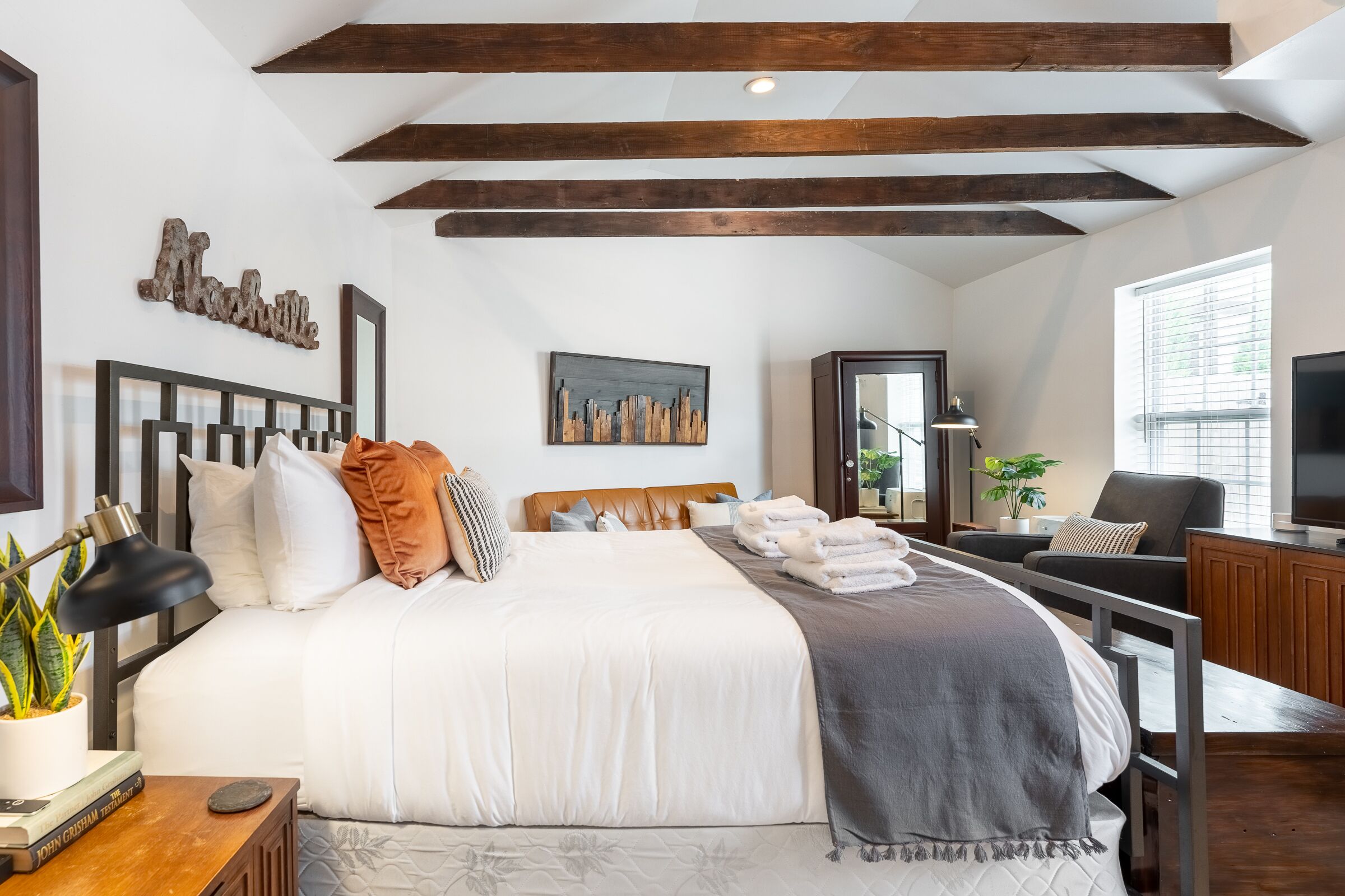 1 dormitori, planxa i posts de planxar, wifi gratuïta i roba de llit 