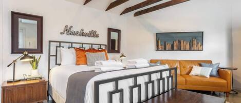 1 slaapkamer, een strijkplank/strijkijzer, gratis wifi, beddengoed