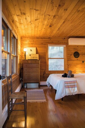 3 slaapkamers, een strijkplank/strijkijzer, gratis wifi, beddengoed