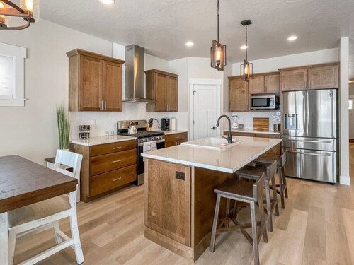 New Donnelly Cabin w/ Hot Tub, Near Lake Cascade!