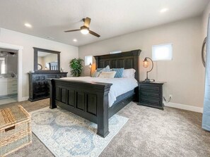 4 camere, una scrivania, ferro/asse da stiro, culla da viaggio