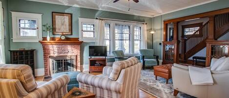 Smart TV, fireplace, offices