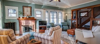 Sampson House: historic town home, close to shops