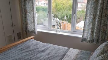 House | 2 bedrooms, iron/ironing board, free WiFi, bed sheets