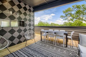 Outdoor dining - 16- Modern Home- The Music City Collection (Nashville)