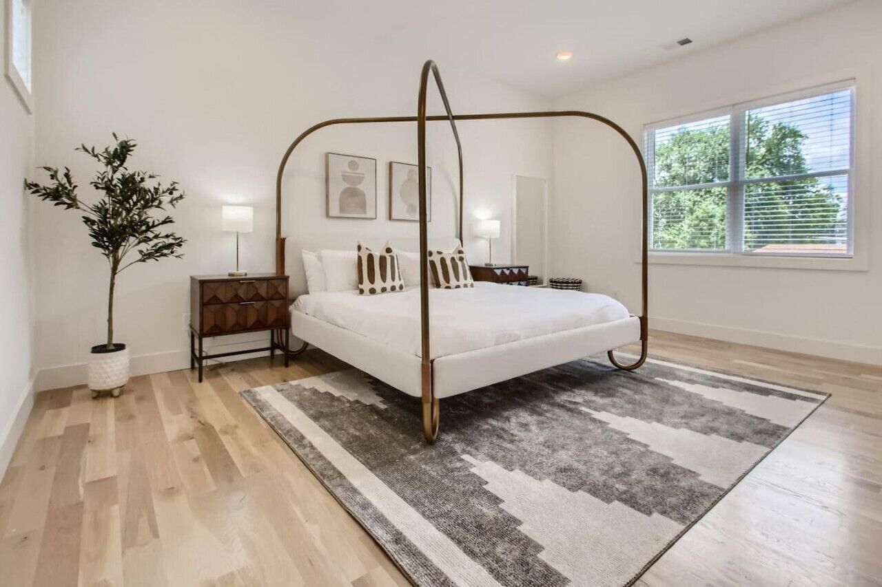 4 bedrooms, desk, iron/ironing board, WiFi