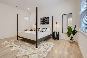 4 bedrooms, desk, iron/ironing board, WiFi - 17- Home w/ Rooftop - The Music City Collection (Nashville)