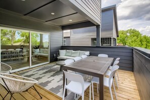 Outdoor dining - 18- Luxe Modern Home- The Music City Collection (Nashville)