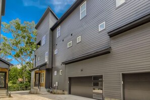 Exterior - 18- Luxe Modern Home- The Music City Collection (Nashville)