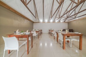 Se ofrece un desayuno inglés (100 ZAR por persona)