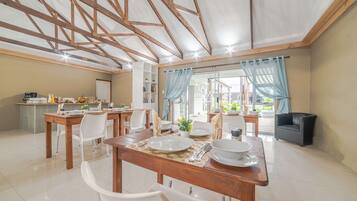 Daily English breakfast (ZAR 100 per person)