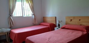 3 bedrooms, bed sheets - Individual Villa with private pool, La Barrosa, Chiclana (CHICLANA DE LA FRONTERA)