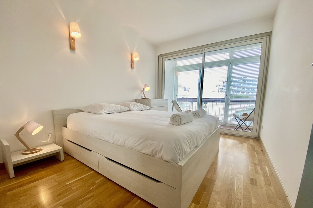 SUPERB T2★PLEIN CENTER★PRIVATE GARAGE working ready