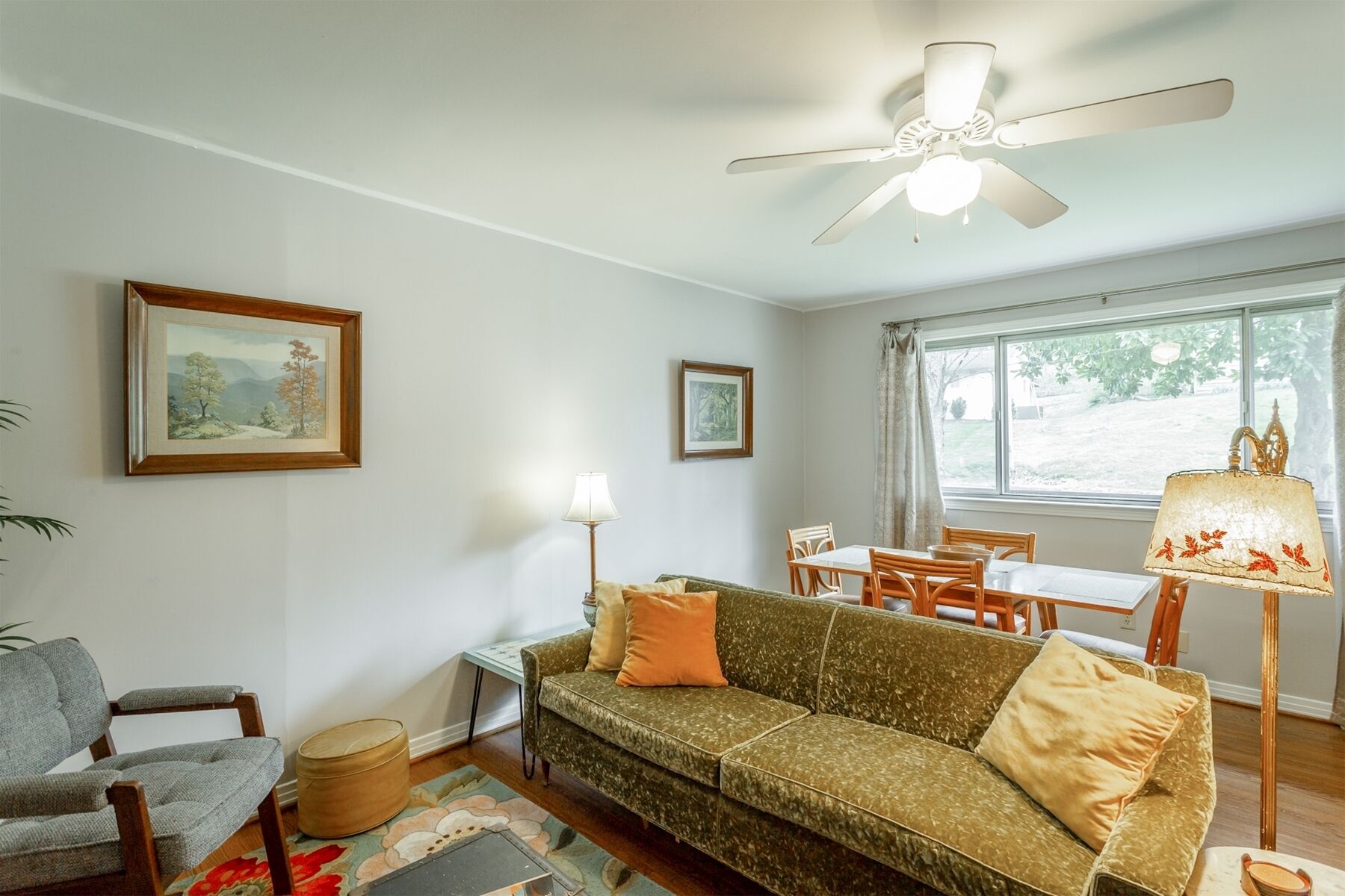 Mid Century Modern Apartment - Close to Downtown!!