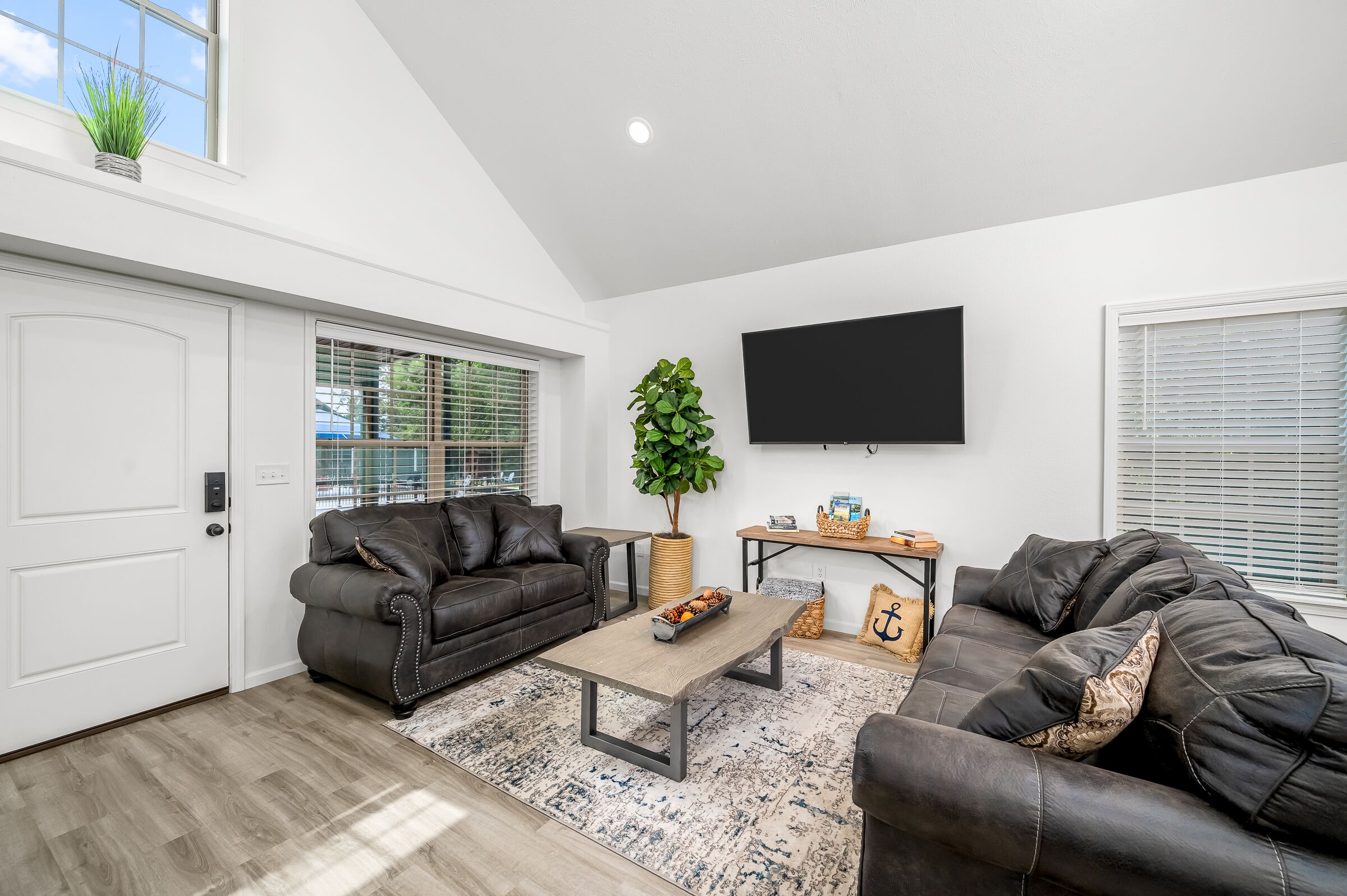 4BD LODGE at Table Rock ⛵Stunning, Near Dogwood Canyon, Pool🏊 (THE BBH)