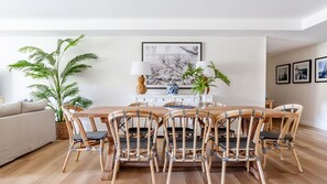 Dining - Kingfisher 2, 5-7 Ondine Close (Nelson Bay)