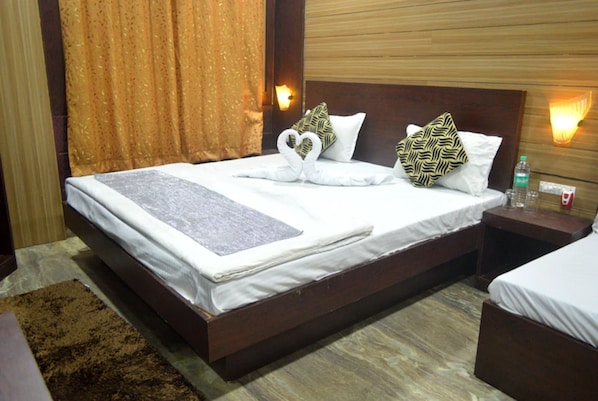 Free WiFi, bed sheets