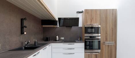 Mikrowelle, Ofen, Herdplatte, Geschirrspüler