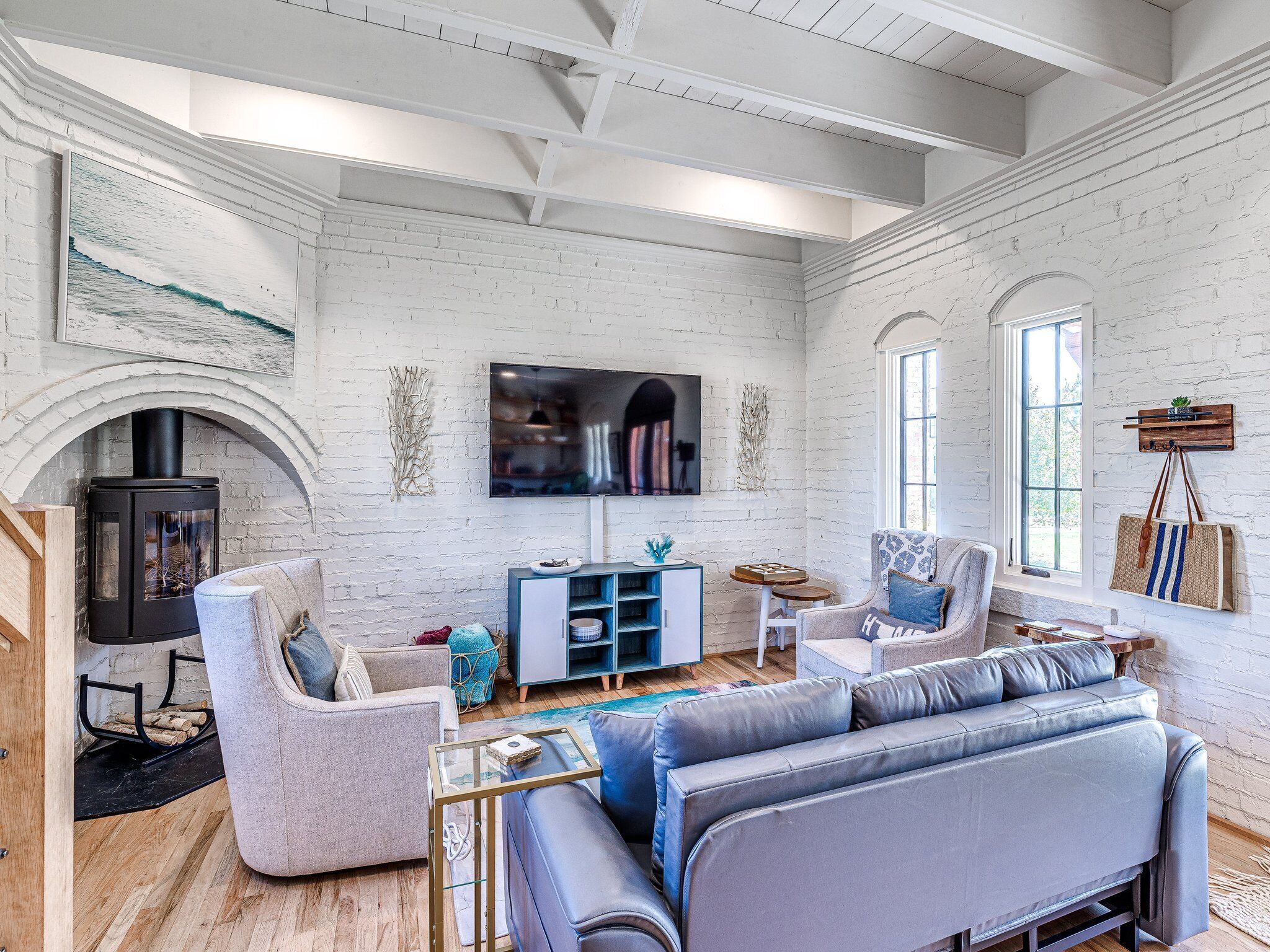 Smart TV, fireplace, video games