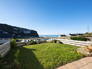 Property grounds - Fantastic Apartment 60m from the Beach (Porthtowan)