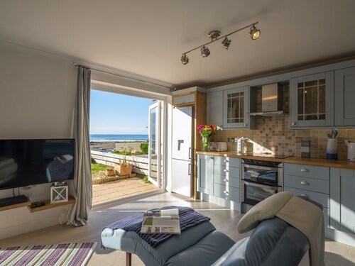 Fantastic Apartment 60m from the Beach