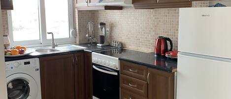 Kühlschrank, Ofen, Wasserkocher, Toaster