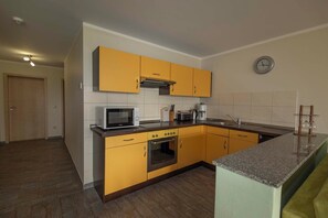 Kühlschrank, Ofen, Herdplatte, Geschirrspüler