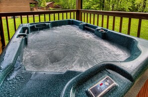 Cabin, 3 Bedrooms | Private spa tub