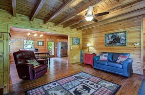 Cabin, 3 Bedrooms | Living room
