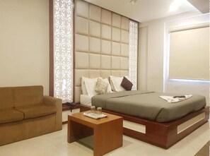 Deluxe Double Room | Egyptian cotton sheets, premium bedding, free WiFi, bed sheets - Hotel Empark (Bengaluru)