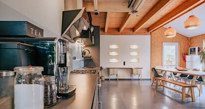 Modernes Holzhaus mit groĂem Garten und Terrasse in StrandnĂ€he(Kinderfreundlich)