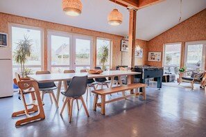 Dining - Modern wooden house with large garden and terrace near the beach (child-friendly) (Fehmarn)