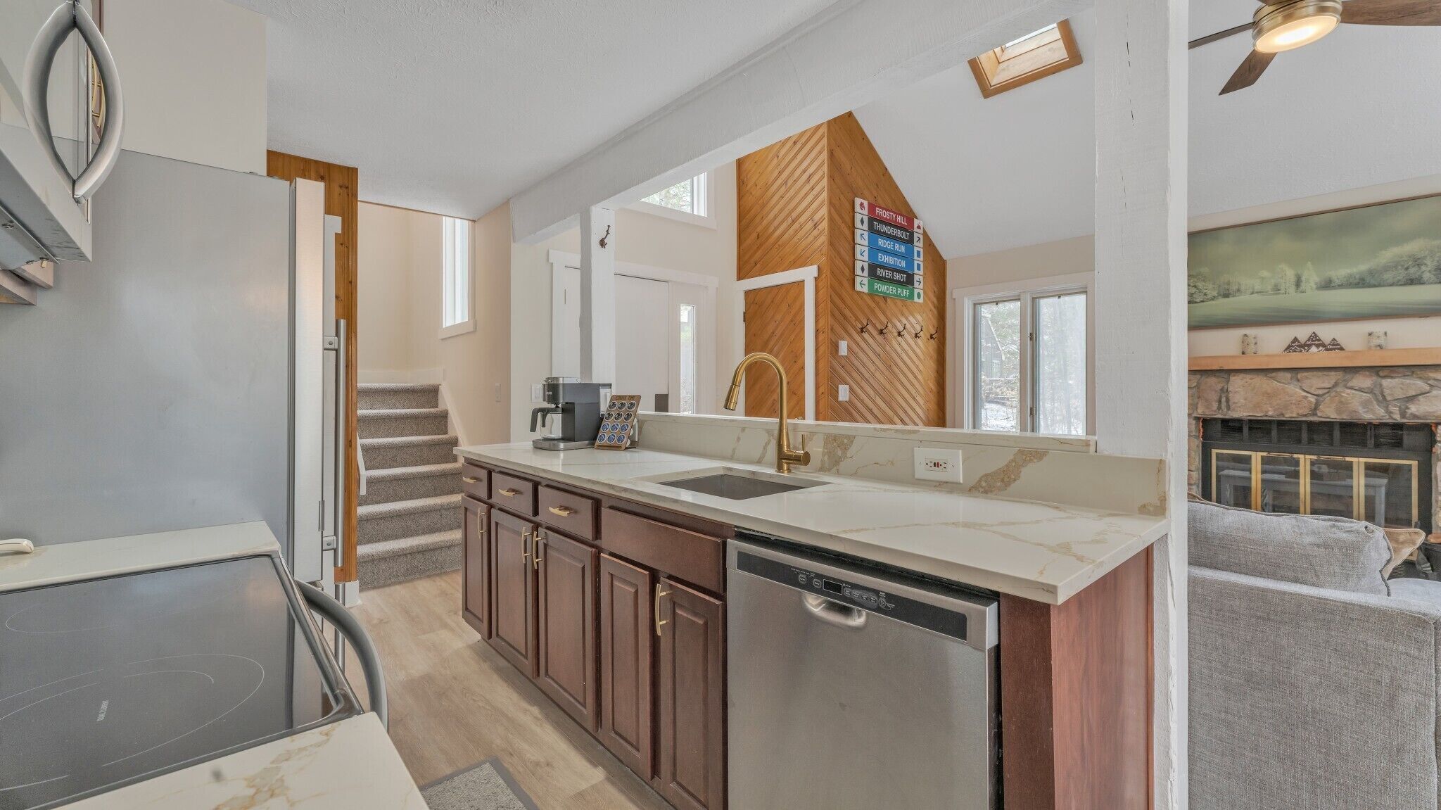  Enjoy Winter in the Poconos - New Renovated Ski In / Out to Jack Frost Mtn.