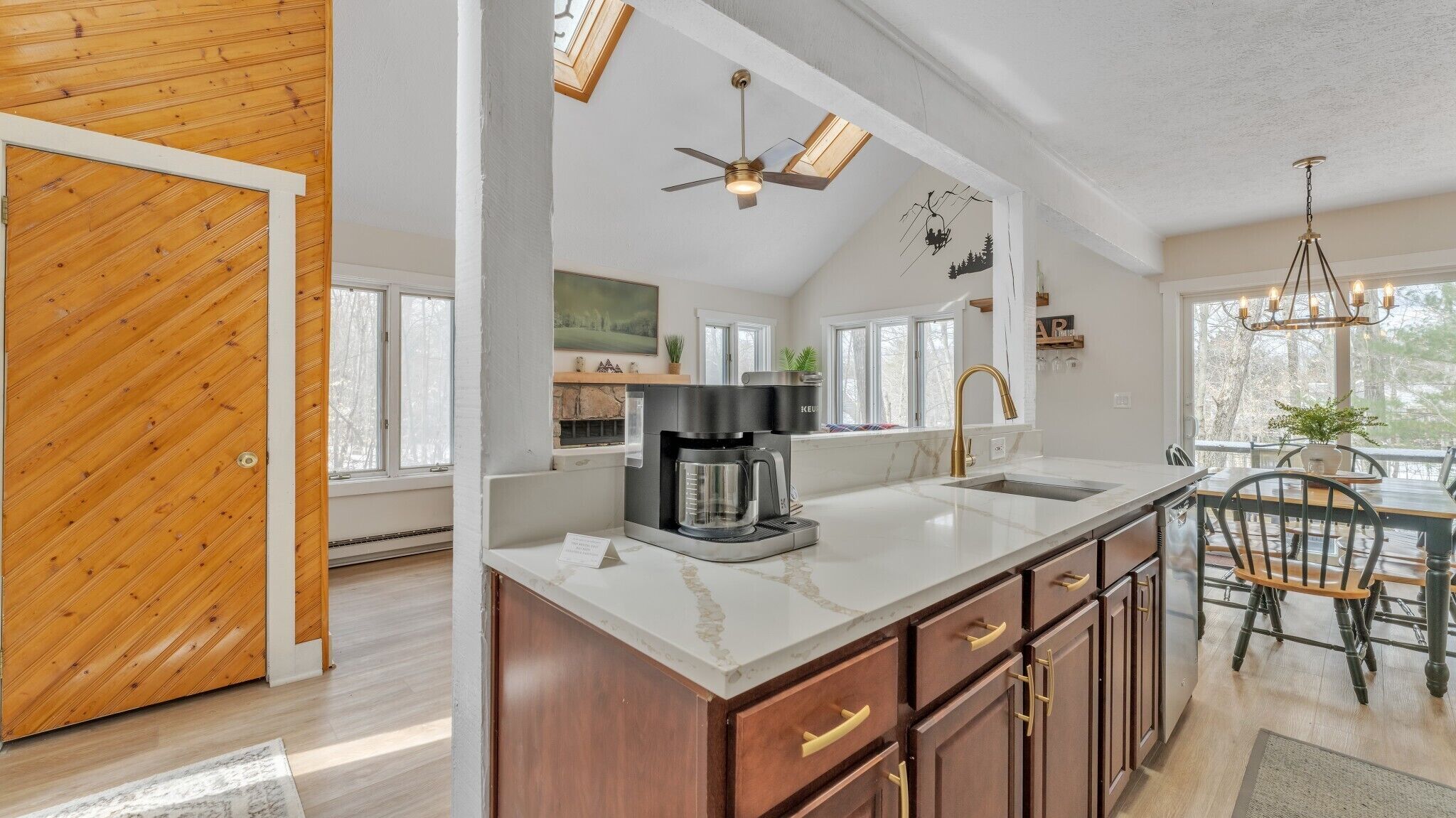  Enjoy Winter in the Poconos - New Renovated Ski In / Out to Jack Frost Mtn.