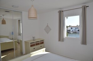 4 chambres, fer et planche à repasser, Wi-Fi gratuit