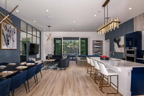 Interior - Fab Villa w Space Theme BR, Theater, Arcade, Pool Table & Game Loft, Near Disney (Davenport)