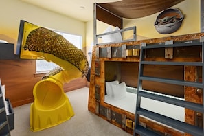 Children’s area - Cozy Home w/ Sci-Fi Themed BR, Arcade, Theater, Game Loft & Pool - Near Disney (Davenport)