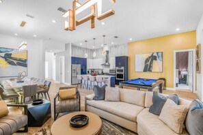 Smart TV, video games, table football, stereo - Stellar Villa Near Disney w/ Space Themed BR, Arcade, Theater, Game Loft & Pool (Davenport)