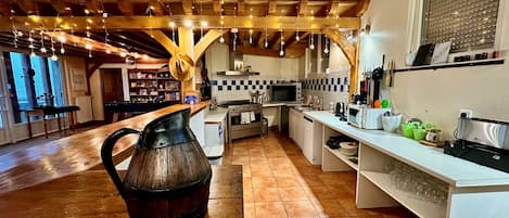 Refrigerador, microondas, horno y lavavajillas