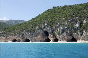 Beach nearby - Cala Gonone, PT Casa i Pini, with giadino and parking.  (Cala Gonone)