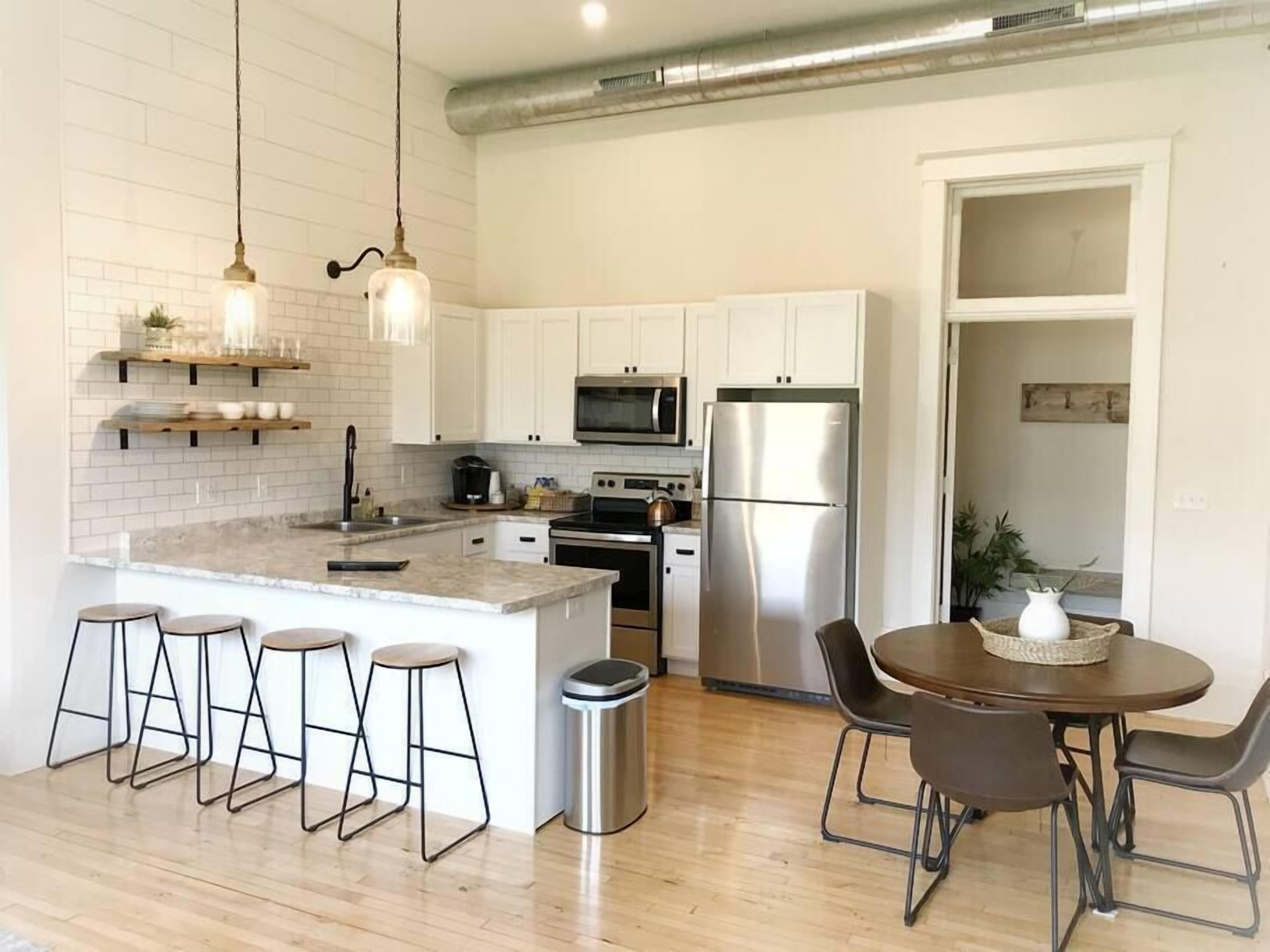 Loft on Lincoln Hancock #203