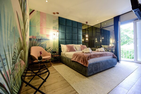 Deluxe-huone | Tallelokero huoneessa, silitysrauta/-lauta, ilmainen Wi-Fi