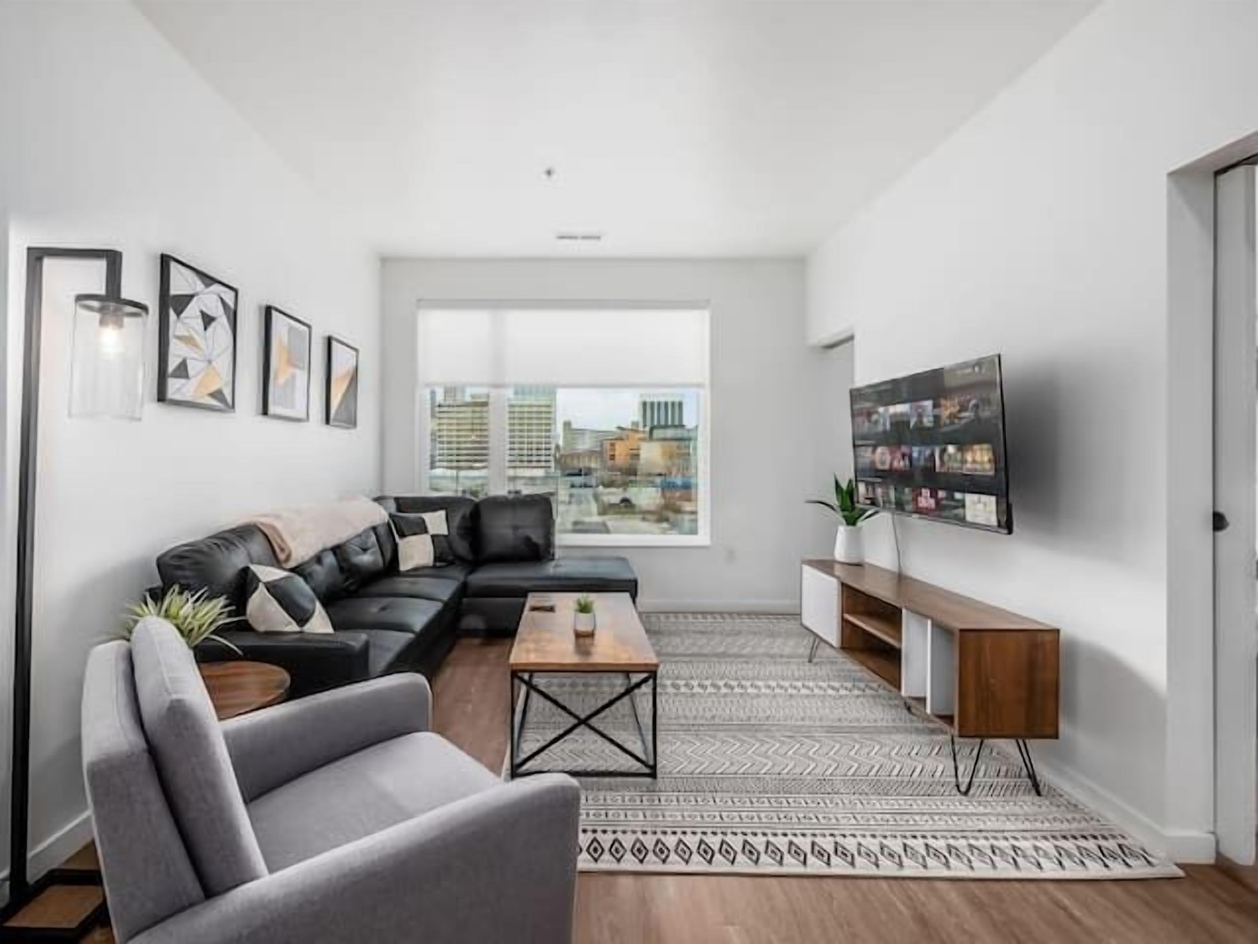 Perfect Central Location - Fast Wifi - Comfy Beds