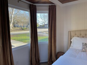 2 多间卧室、办公桌、熨斗/熨衣板、WiFi