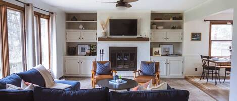 TV, peis og kontorer